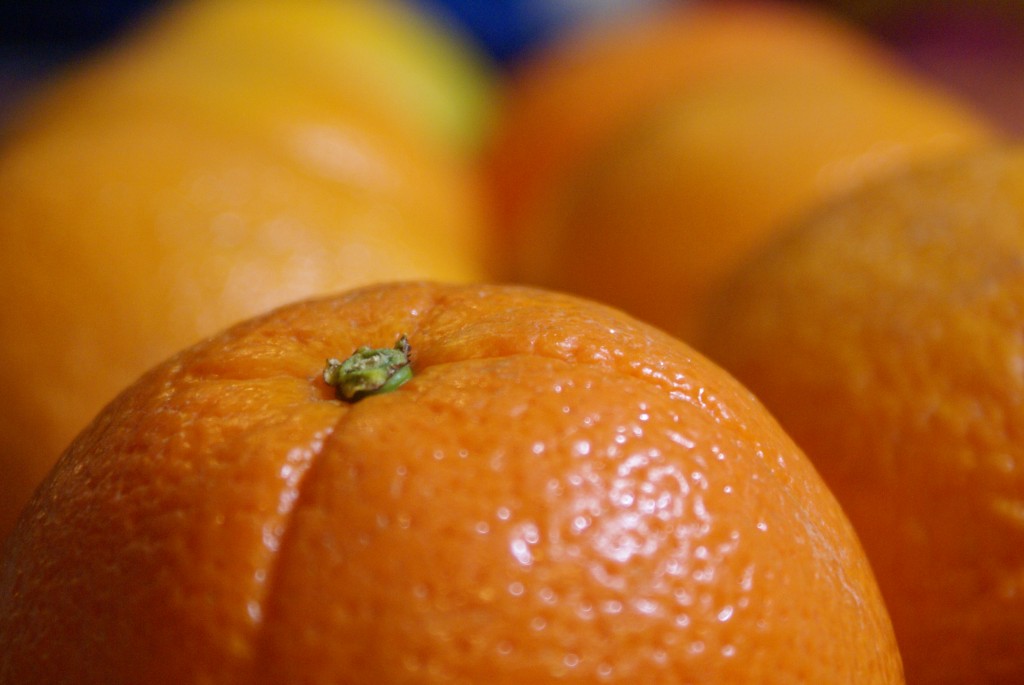 Pour lutter contre la peau d’orange, un palper-rouler manuel (plus précis et personnalisable que les appareils) en institut vous aidera à lisser votre silhouette